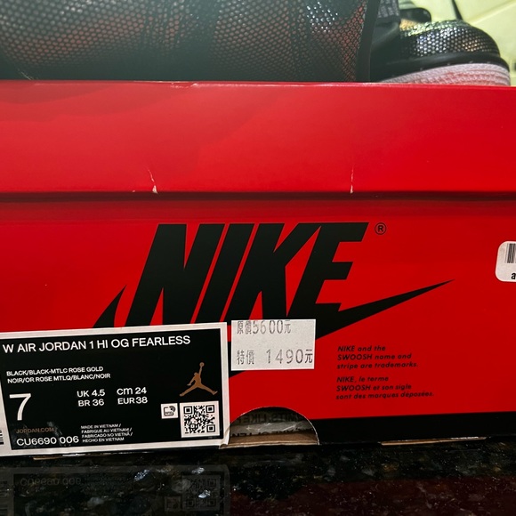 Nike Air Jordan 1 Retro High OG 'Fearless' Black and Rose Gold Metallic - Picture 3 of 4